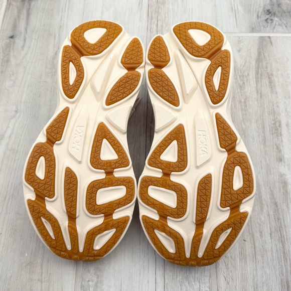 HOKA Women’s Bondi 8 Sandstone Cream Running Shoes - Picture 8 of 11